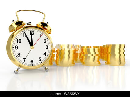Golden sveglia e pile di monete d'oro. Sfondo bianco. Il tempo è denaro concetto. Il rendering 3D Foto Stock