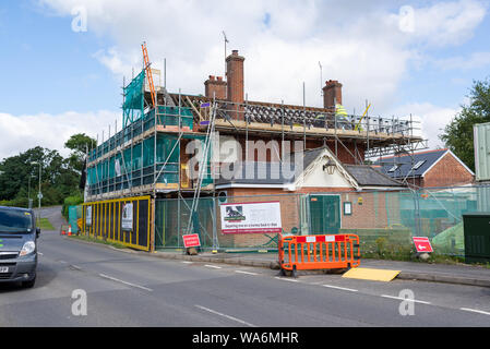 Lavori di ristrutturazione e di ricostruzione parziale dell'Augustus John public house, Station Road, Fordingbridge, Hampshire prima di un rilancio come The Railway Hotel. Foto Stock