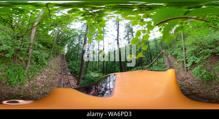 Visualizzazione panoramica a 360 gradi di JECHEON, Corea del Sud il 22 Maggio 2019: 360 gradi piena seamless panorama sferica di Chungjuho Lake Park. Lago Chungjuho isthe scala più grande multi-purpos