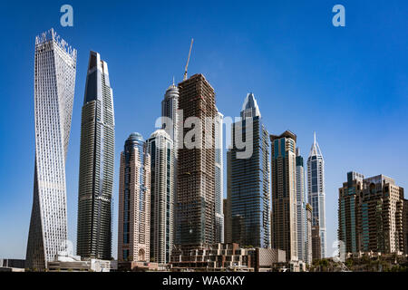 DUBAI, UAE, MAR 20, 2018: grattacieli line la Marina di Dubai Foto Stock