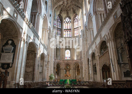 L'interno e la sede del vescovo di Norwich Cathedral Foto Stock