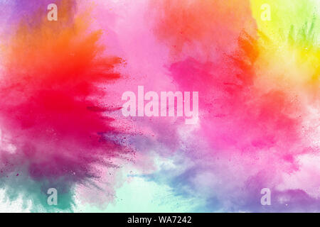 Bloccare il movimento della polvere colorata esplosioni isolati su sfondo bianco Foto Stock