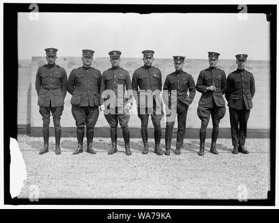 Aviazione, Marina. COMDR. JOHN R. torri; COMDR. HOLDEN C. RICHARDSON; LT. COMDR. PATRICK NIESEN LYNCH BELLINGER; MAJ. BERNARD L. Smith; LT. COMDR. GODFREY deCHEVALIER; LT. COMDR. RICHARD E. BYRD; UNIDENTIFIED Foto Stock