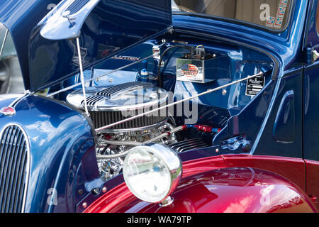 Brentwood Essex xviii Agosto 2019 Essex le impostazioni cultura personalizzate mostrano un CLASSIC CAR SHOW E VINTAGE FAIR A METÀ ESTATE celebrazione della metà del XX secolo la cultura tenutasi presso il centro di Brentwood Brentwood Essex Credit Ian Davidson/Alamy Live News Foto Stock