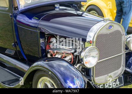 Brentwood Essex xviii Agosto 2019 Essex le impostazioni cultura personalizzate mostrano un CLASSIC CAR SHOW E VINTAGE FAIR A METÀ ESTATE celebrazione della metà del XX secolo la cultura tenutasi presso il centro di Brentwood 1928 Ford modello A Brentwood Essex Credit Ian Davidson/Alamy Live News Foto Stock