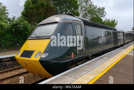 La British Rail classe 43 (HST) 125 InterCity il treno ad alta velocità nella livrea della Great Western Railway - GWR - St Erth stazione, Cornwall, England, Regno Unito Foto Stock