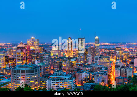 Skyline di Montreal Canada al crepuscolo Foto Stock