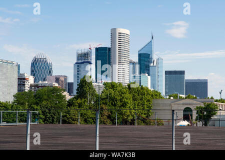 Architettura degli edifici in un quartiere degli affari di Parigi, Francia Foto Stock