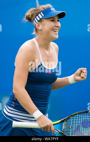 Belinda Bencic della Svizzera celebra vincere contro Madison chiavi di USA a Aegon International 2015 - Eastbourne - Inghilterra, Martedì 23 Giugno, 2015 Foto Stock