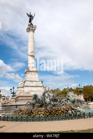 Bordeaux, Francia - 9 Settembre 2018: Esplanade des Quinconces, la fontana del monumento aux in Girondins Bordeaux. Francia Foto Stock