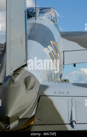 De Havilland DH.98 Mosquito Seconda Guerra Mondiale aereo da combattimento a Wings Over Wairarapa airshow cofano, aerodrome, Masterton, Nuova Zelanda. Ritratto Foto Stock