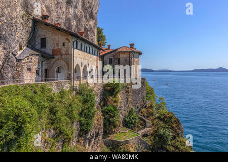 Santa Caterina del Sasso, Varese Leggiuno, Lombardia, Italia, Europa Foto Stock