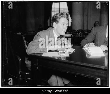 Burgess Meredith sollecita permanente Ufficio federale delle Belle Arti. Washington D.C., febbraio 28. Una campagna militante prossimamente sarà combattuta per la creazione permanente di un Ufficio federale delle belle arti, Burgess Meredith, facente funzione di presidente di attori Equity, oggi ha riferito al Senato istruzione e lavoro sottocomitato. Attori, produttori e artisti che hanno spinto la commissione per aiutare il mantenimento e lo sviluppo della cultura americana da reporting favorevolmente la creazione di un ufficio di presidenza, 2/28/38 Foto Stock