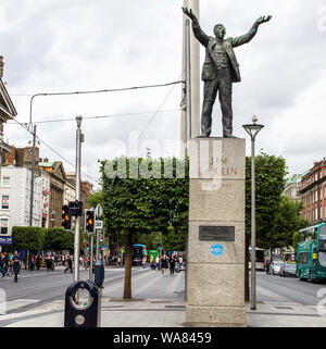 Oisín Kelly della statua di Jim Larkin, il leader sindacale in O'Connell Street, Dublin, Irlanda. Foto Stock