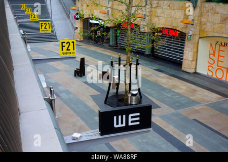 Beurstraverse (l'Koopgoot) al di sotto del livello del suolo shopping centre, Rotterdam, Paesi Bassi. Foto Stock