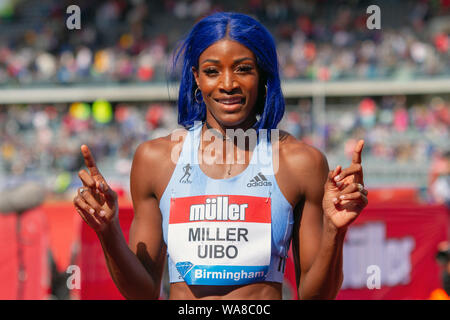 Shaunae Miller-Uibo delle Bahamas pone dopo la vittoria delle donne a 200 metri, durante il Birmingham 2019 Müller Grand Prix della Alexander Stadium, Birmingham. Foto Stock