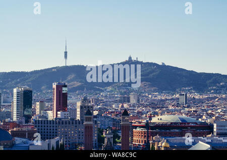 Barcellona dello skyline della citta' dal MNAC (Catalogna Museo Nazionale d'arte) Foto Stock