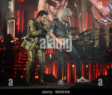 SUNRISE FL - 17 agosto: Adam Lambert, Brian May e Roger Taylor dei Queen + Adam Lambert eseguire al BB&T Center il 17 agosto 2019 di Sunrise, Florida Credit: Mpi04 / Mediapunch Foto Stock