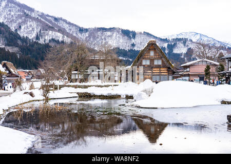 Stagione invernale a Shirakawa-go village, Gifu, Giappone. Foto Stock