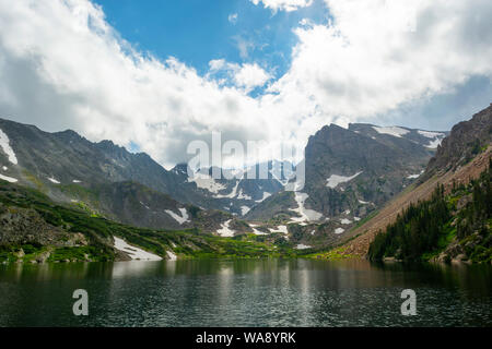 Il lago di Isabelle e Isabelle ghiacciaio in Brainard Lago Recreation Area in Colorado Foto Stock