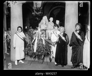 Celebrazione del settantacinquesimo anniversario del primo pari diritti incontro fu tenuto dal Nat'l Donna del partito Foto Stock