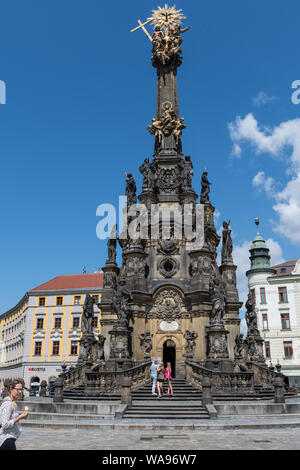 Colonna barocca della Santissima Trinità a Olomouc, Repubblica ceca ha celebrato la città di essere salvato dalla placca Foto Stock