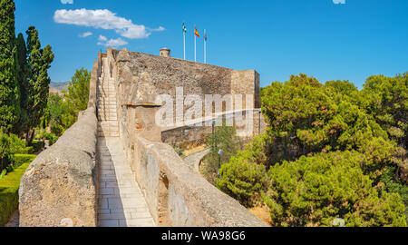 Vista panoramica di bastioni del Castello di Gibralfaro (Castillo de Gibralfaro). Malaga, Andalusia, Spagna Foto Stock