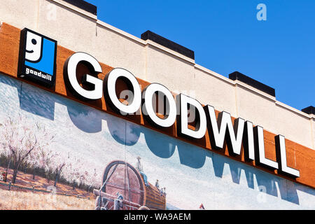 Agosto 17, 2019 Sunnyvale / CA / STATI UNITI D'AMERICA - Close up di buona volontà firmare al loro negozio nel centro di Sunnyvale, Silicon Valley Foto Stock