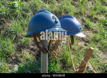 Il francese gli elmetti militari della Prima Guerra Mondiale, Adrian Foto Stock