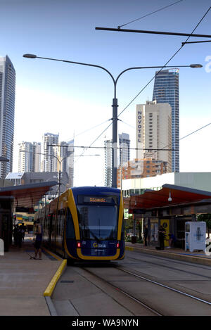 G Link light rail - Il tram a Surfers Paradise Gold Coast di Queensland in Australia Foto Stock