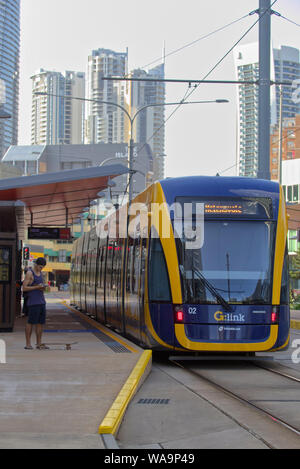 G Link light rail - Il tram a Surfers Paradise Gold Coast di Queensland in Australia Foto Stock