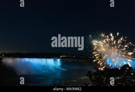 Il paesaggio di Niagara Falls, tra la provincia canadese di Ontario e lo stato americano del New York, in Ontario, Canada, 27 giugno 2019. Foto Stock