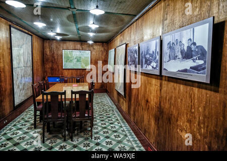 Hanoi, Vietnam - 30 agosto: Bunker usato dal generale Vo Nguyen Giap al Thang Long cittadella sul 30 agosto 2018 ad Hanoi, Vietnam. Foto Stock