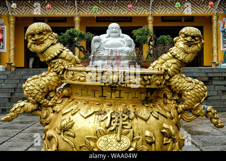 Chua Linh Quang Pagoda di Dalat, Vietnam. La Pagoda fu costruito in antico stile architettonico che combina cinesi e vietnamiti art. Foto Stock