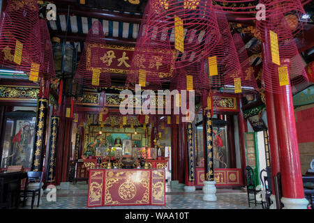 Interno del Van Hoa Le Nghia tempio di Hoi An, Vietnam. Foto Stock