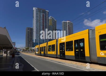 Q Link Tram - Light Rail passando per Southport Queensland Australia Foto Stock