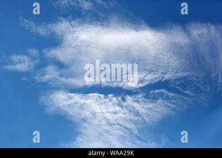 Nuvole cielo blu sfondo motivo, Cirrocumulus cranny Foto Stock