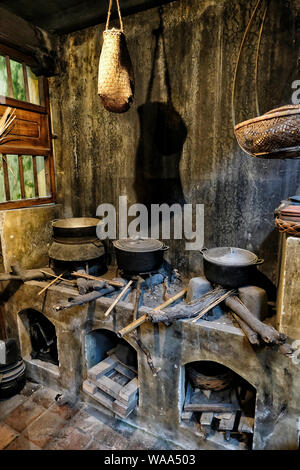 Hanoi, Vietnam - 29 agosto: Old merchant house nel quartiere vecchio di Hanoi il 29 agosto 2018 ad Hanoi, Vietnam. Foto Stock