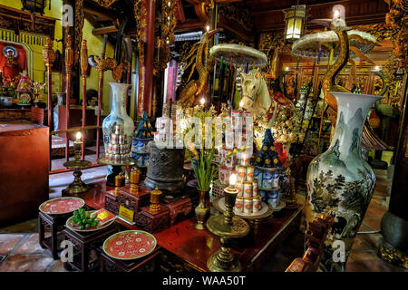 Hanoi, Vietnam - 29 agosto: All'interno del Bach Ma Temple situato nel quartiere vecchio di Hanoi il 29 agosto 2018 ad Hanoi, Vietnam. Foto Stock