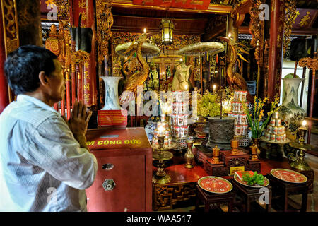 Hanoi, Vietnam - 29 agosto: All'interno del Bach Ma Temple situato nel quartiere vecchio di Hanoi il 29 agosto 2018 ad Hanoi, Vietnam. Foto Stock