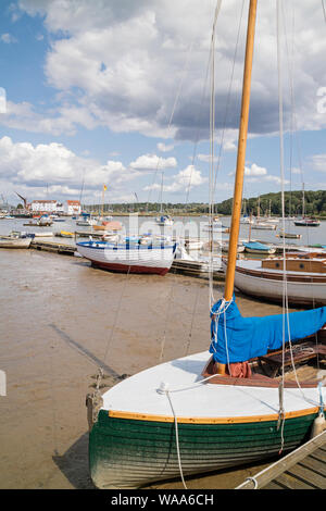 Woodbridge Harbour e di marea mulino sul fiume Deben, Suffolk, East Anglia, England, Regno Unito Foto Stock