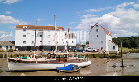 Woodbridge Harbour e di marea mulino sul fiume Deben, Suffolk, East Anglia, England, Regno Unito Foto Stock