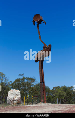 Stanley la UEM accoglie i visitatori che entrano nell'opal mining township di Lightning Ridge Nuovo Galles del Sud Australia Foto Stock