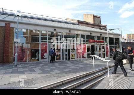 Ingresso anteriore per Chelmsford Stazione ferroviaria Essex. Foto Stock