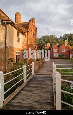 La pittoresca di legno a villaggio di Kersey nella luce della sera, Suffolk, Inghilterra, Regno Unito Foto Stock