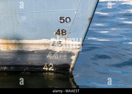 Old Ship progetto sulla carena, scala la numerazione. La distanza tra la linea di galleggiamento e il fondo della chiglia. Foto Stock