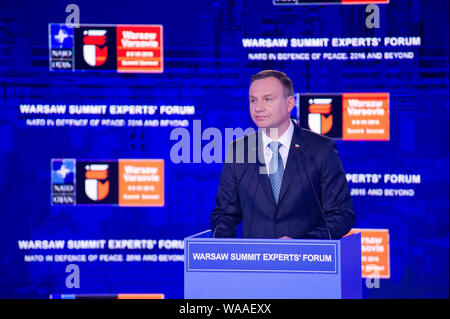 Apertura del Vertice di Varsavia esperti' Forum che accompagnano il vertice della NATO - NATO in difesa della pace: 2016 e oltre. Stadio Nazionale di Varsavia nel luglio 8th, 2016. Nella foto: Presidente Andrzej Duda Foto Stock