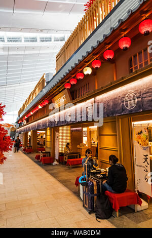 Giappone, Honshu, Tokyo Haneda, Terminal Internazionale, area partenze, un ristorante in stile giapponese, 30076189 Foto Stock