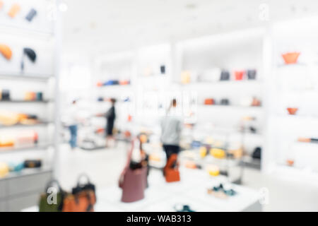 Abstract foto sfocata del sacco e scarpe negozio in un centro commerciale, il concetto di shopping. La sfocatura di immagine all'interno della borsa e scarpe negozio. Foto Stock