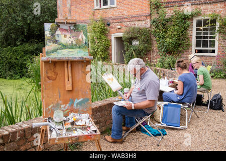 Artisti pittura presso il National Trust è Flatford Mill reso famoso dalla artista John Constable 1776 -1837, Suffolk, Inghilterra, Regno Unito Foto Stock